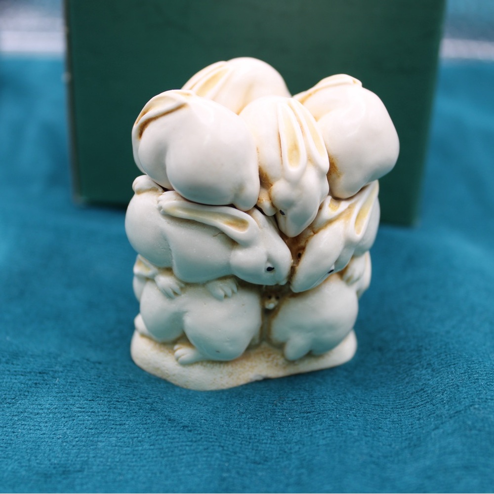 Carved rabbits trinket box Harmony Kingdom limited edition
